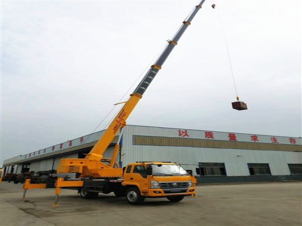 获嘉县吊车出租_选择需考虑的5大方面租用吊车
